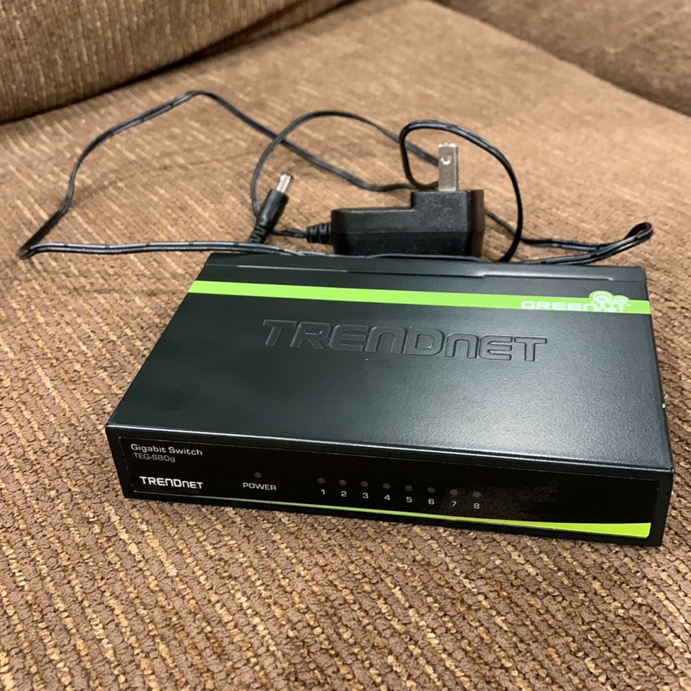 TRENDnet 8-Port Unmanaged Gigabit GREENnet Desktop Metal Switch